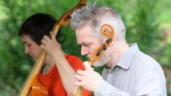 Aperitiefconcert in een tuin in de Dumontwijk
