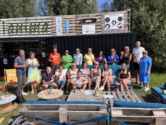 groepsfoto van de medewerkers gemeenteschool De Leerplaneet