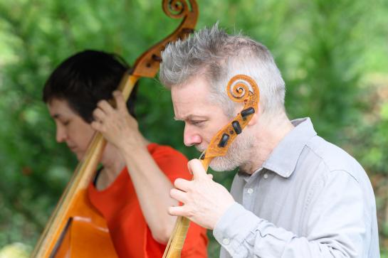 Aperitiefconcert in een tuin in de Dumontwijk